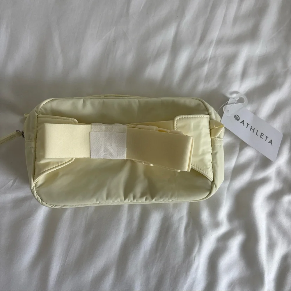 NWT Athleta All About Large Crossbody Belt Bag Butter Yellow Fanny pack - Picture 9 of 13